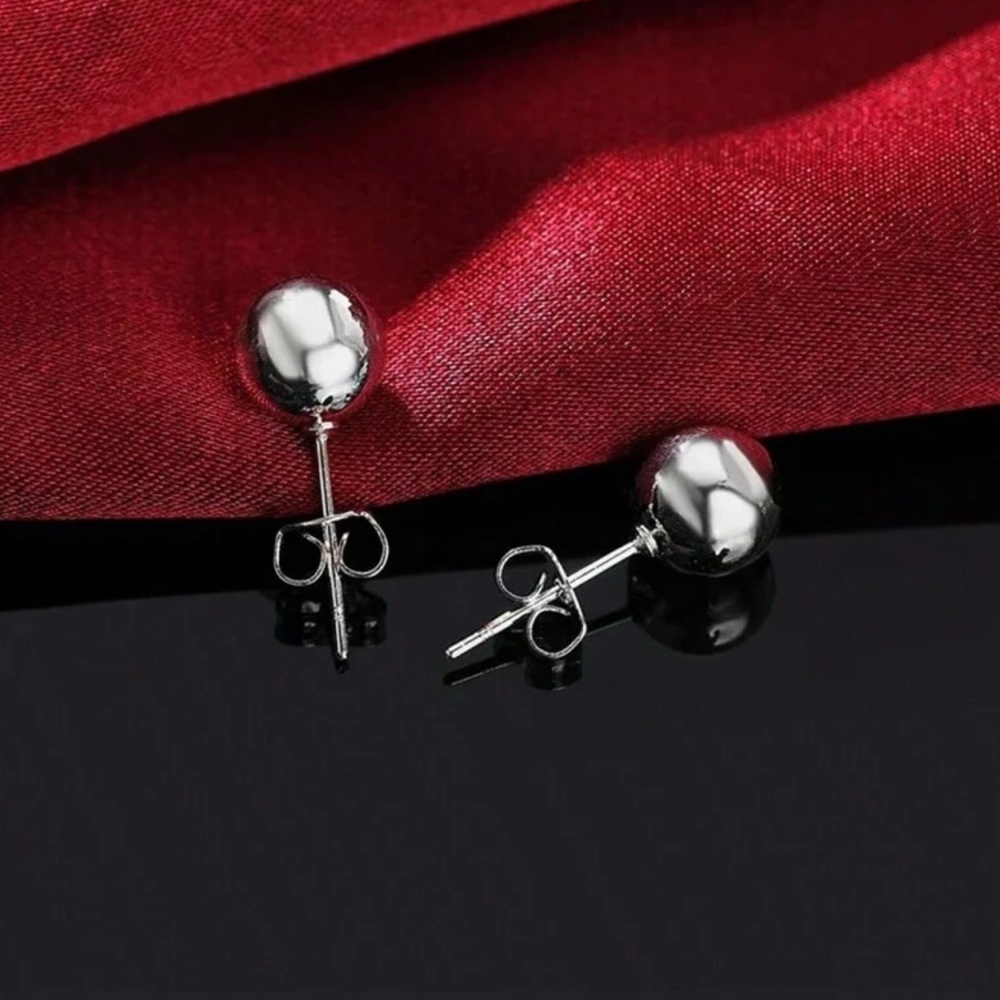 Elegant 925 Silver Stud Earrings - Picture 2 of 7